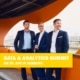 Drei Männer schauen auf Aussichtsturm in der Hamburger Hafencity in die Ferne